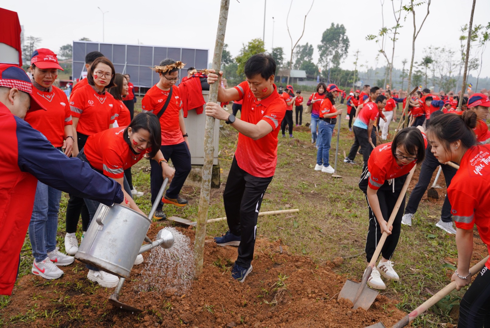 Quang cảnh trồng 100 c&acirc;y xanh tại Khu di t&iacute;ch lịch sử Đền H&ugrave;ng